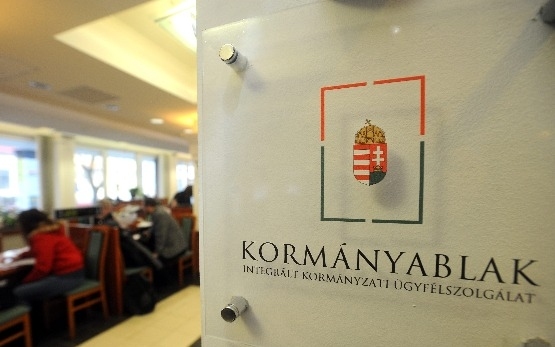 Csak időponttal rendelkezőket fogadnak a kormányablakok és okmányirodák